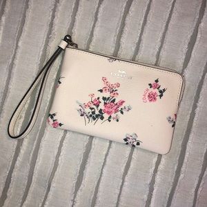 NWOT Coach floral corner zip wristlet!